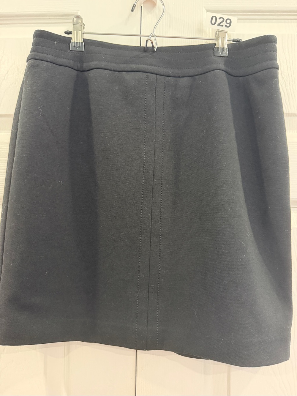 LOFT Black Short Skirt with Subtle Center Stitch Lined